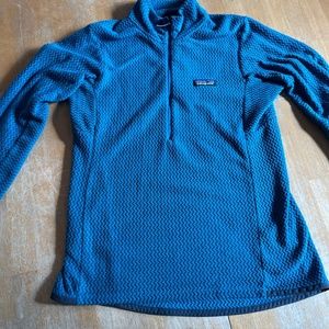 Women’s Patagonia R1 Air zip neck size M